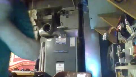 Snapshot of handiemanhere chatting on 11/09/25, 05:06 naked man online show from 11/09/25, 05:06