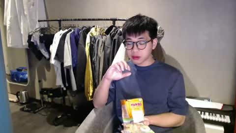 handsome_mannn online show from 02/04/26, 12:16