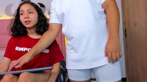 Snapshot of handsome_petite chatting on 01/06/25, 02:04 grace and tim online show from 01/06/25, 02:04