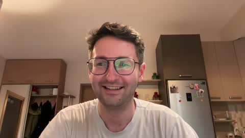 Snapshot of handsome_sasha chatting on 02/19/25, 01:06 Sasha online show from 02/19/25, 01:06