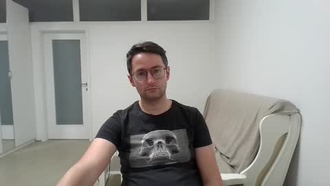 Snapshot of handsome_sasha chatting on 11/29/25, 04:32 Sasha online show from 11/29/25, 04:32