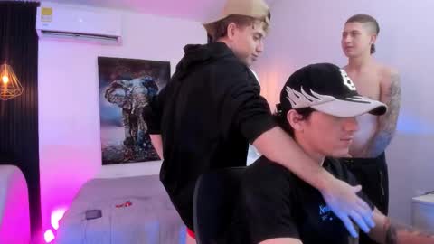 leonardfarrucknick and otis online show from 11/20/25, 02:23