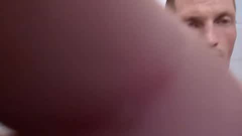 Snapshot of handsomerob42 chatting on 10/31/25, 01:34 handsomerob42 online show from 10/31/25, 01:34