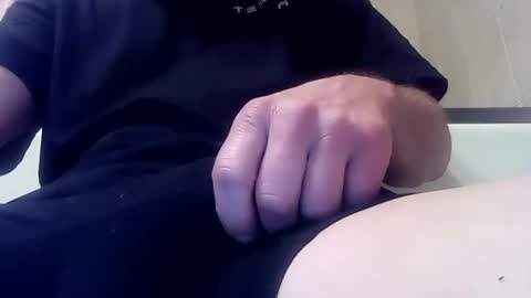 Snapshot of handsumload_11 chatting on 01/26/25, 12:05 handsumload_11 online show from 01/26/25, 12:05