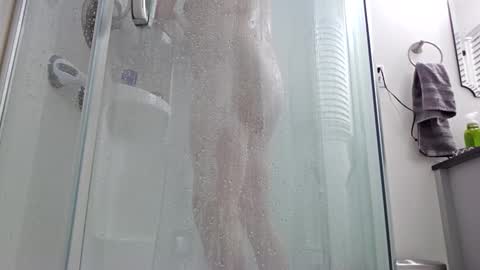 Snapshot of handy7dl chatting on 04/08/26, 02:00 HandyMan7 online show from 04/08/26, 02:00