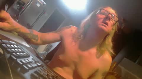 Snapshot of handyman5303 chatting on 12/16/24, 05:54 Handystudman online show from 12/16/24, 05:54