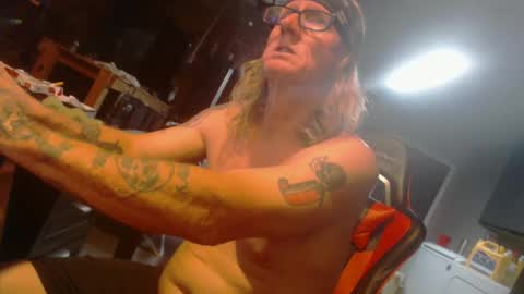 Snapshot of handyman5303 chatting on 12/29/24, 01:45 Handystudman online show from 12/29/24, 01:45