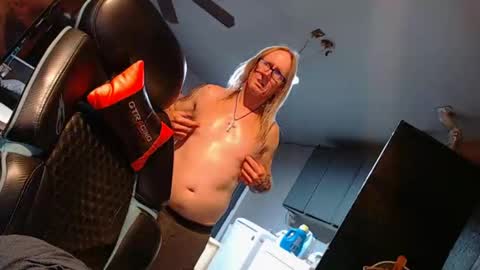 Handystudman online show from 11/12/25, 02:23