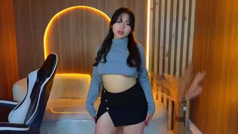 Snapshot of hani_amber_tx chatting on 07/01/26, 12:40 Follow me.. Live 730 to 1400 online show from 07/01/26, 12:40