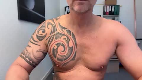 hanky online show from 11/03/25, 09:21