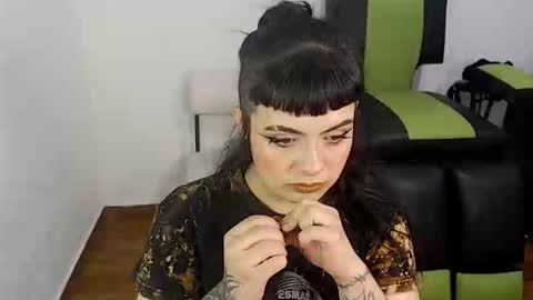 Snapshot of hanna99moon chatting on 12/21/24, 04:52 JUANA online show from 12/21/24, 04:52