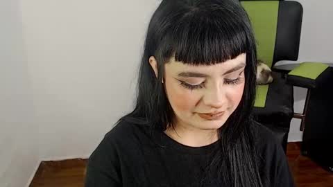 Snapshot of hanna99moon chatting on 01/04/25, 09:32 JUANA online show from 01/04/25, 09:32