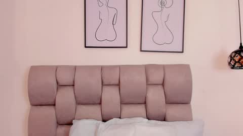 hanna__evans_ online show from 10/14/25, 12:17