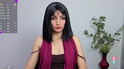 Snapshot of hanna_chloe chatting on 06/23/26, 02:15 Sara online show from 06/23/26, 02:15