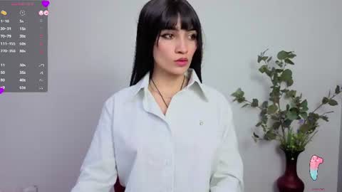 Snapshot of hanna_chloe chatting on 07/08/26, 01:37 Sara online show from 07/08/26, 01:37