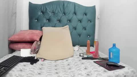 hanna_hornyx20 online show from 11/21/25, 12:10