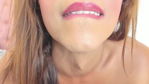 Snapshot of hanna_keller1 chatting on 12/21/24, 08:39 Welcome Guys Im hannaHoney online show from 12/21/24, 08:39