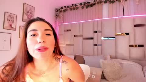 Snapshot of hanna_klover chatting on 02/25/26, 04:00 Hanna Klover online show from 02/25/26, 04:00