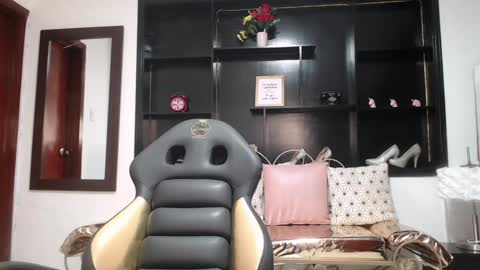 hanna_lamber online show from 01/21/25, 11:02