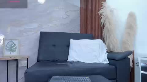 Hanna lens online show from 03/18/26, 10:24