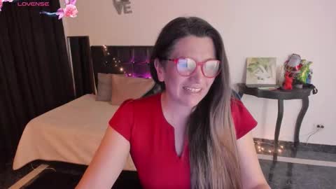 hanna_ma online show from 11/25/25, 03:23