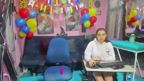 Snapshot of hanna_mature01 chatting on 06/18/26, 12:09 Hanna online show from 06/18/26, 12:09