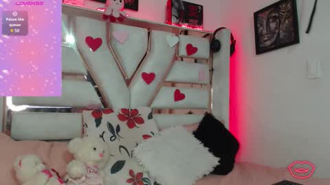 Snapshot of hanna_plum chatting on 09/25/25, 01:20 hanna_plum online show from 09/25/25, 01:20