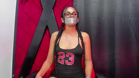 Snapshot of hanna_slut chatting on 01/05/25, 02:27 EVA online show from 01/05/25, 02:27