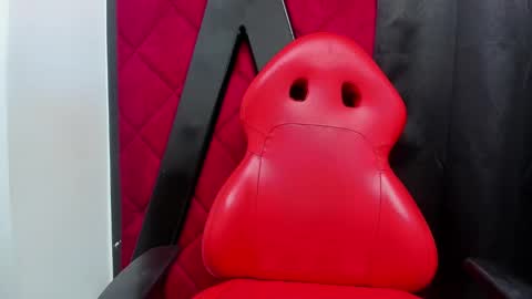 Snapshot of hanna_slut chatting on 01/07/25, 02:20 EVA online show from 01/07/25, 02:20