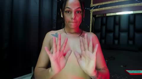 Snapshot of hanna_slut chatting on 01/08/25, 05:37 EVA online show from 01/08/25, 05:37