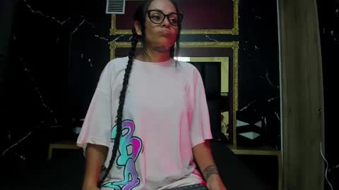 Snapshot of hanna_slut chatting on 01/09/25, 02:43 EVA online show from 01/09/25, 02:43