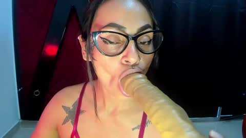 Snapshot of hanna_slut chatting on 02/12/25, 09:33 EVA online show from 02/12/25, 09:33