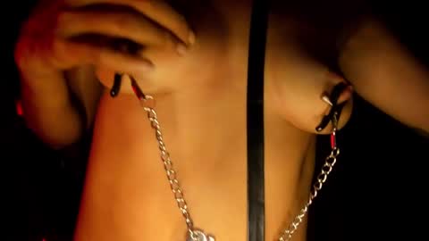 Snapshot of hanna_slut chatting on 02/19/25, 01:08 EVA online show from 02/19/25, 01:08