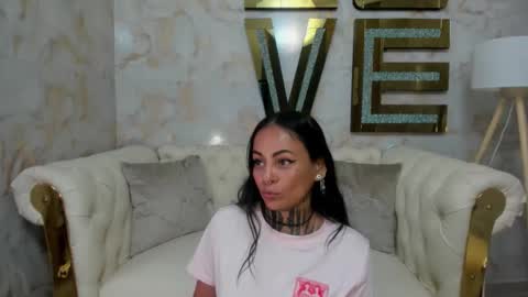 Snapshot of hanna_slut chatting on 11/25/25, 10:15 EVA online show from 11/25/25, 10:15