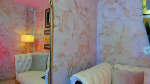 Snapshot of hanna_slut chatting on 12/18/25, 02:06 EVA online show from 12/18/25, 02:06