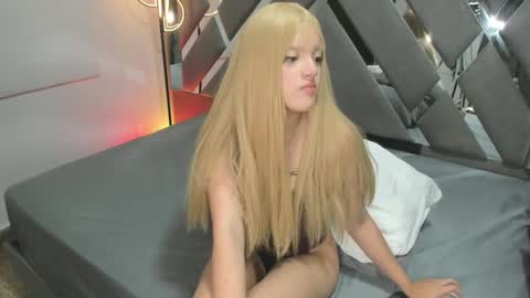 Snapshot of hanna_sweetheart chatting on 02/17/26, 12:56 hanna online show from 02/17/26, 12:56