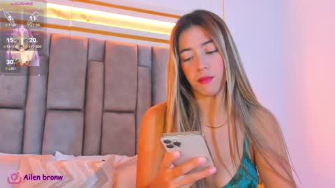 Snapshot of hannabronw chatting on 09/17/25, 08:43 Eliana online show from 09/17/25, 08:43