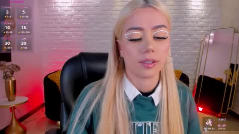  Hanna Connor  online show from 11/14/25, 08:29