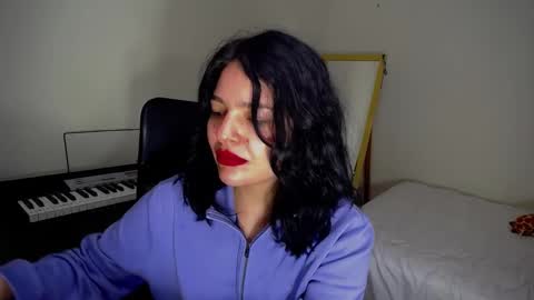 Snapshot of hannaconor chatting on 12/15/24, 03:45 Aurora Sky online show from 12/15/24, 03:45