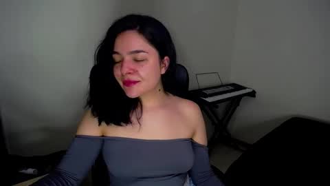 Snapshot of hannaconor chatting on 12/24/24, 04:44 Aurora Sky online show from 12/24/24, 04:44