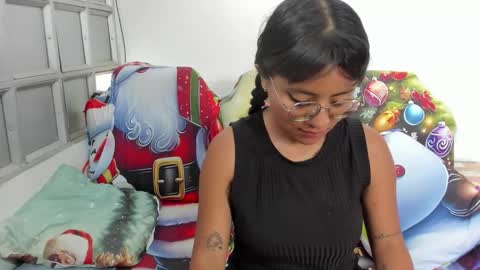 Snapshot of hannadanny chatting on 12/16/25, 01:49 hannadanny online show from 12/16/25, 01:49