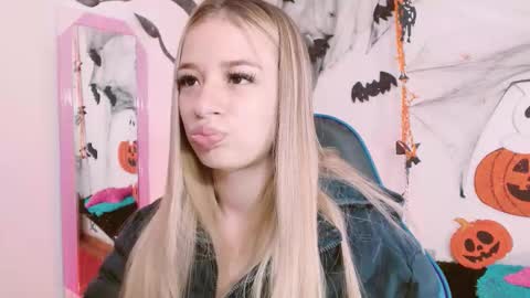 Hannah 027 online show from 10/22/25, 10:37