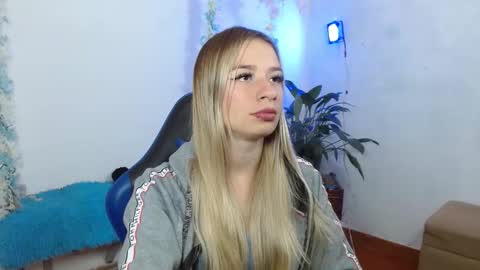 Hannah 027 online show from 11/11/25, 03:39