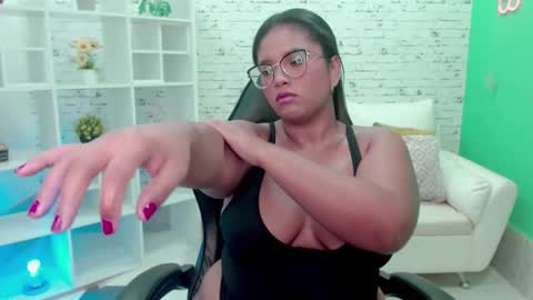 Snapshot of hannah__jackson chatting on 10/21/25, 11:55 Hannah online show from 10/21/25, 11:55