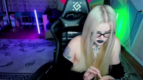 Hannah online show from 02/25/25, 03:05