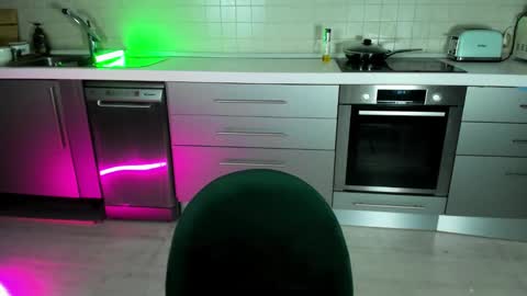 Hannah online show from 03/04/25, 12:18