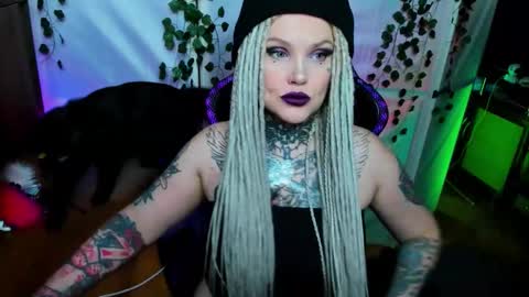 Hannah online show from 11/24/25, 10:53