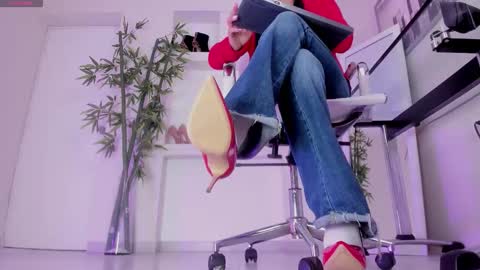 HANNAH HOWELL online show from 11/25/25, 09:42