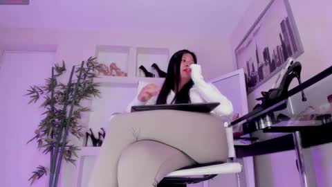 HANNAH HOWELL online show from 06/01/26, 10:28