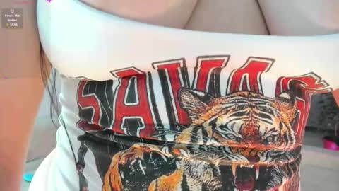 Snapshot of hannah_jonhson_1 chatting on 11/16/25, 02:28 Hannah online show from 11/16/25, 02:28